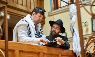 Csanád Szegedi et le rabbin Boruch Oberlander. Photo publiée avec l'aimable autorisation du UKIJFF