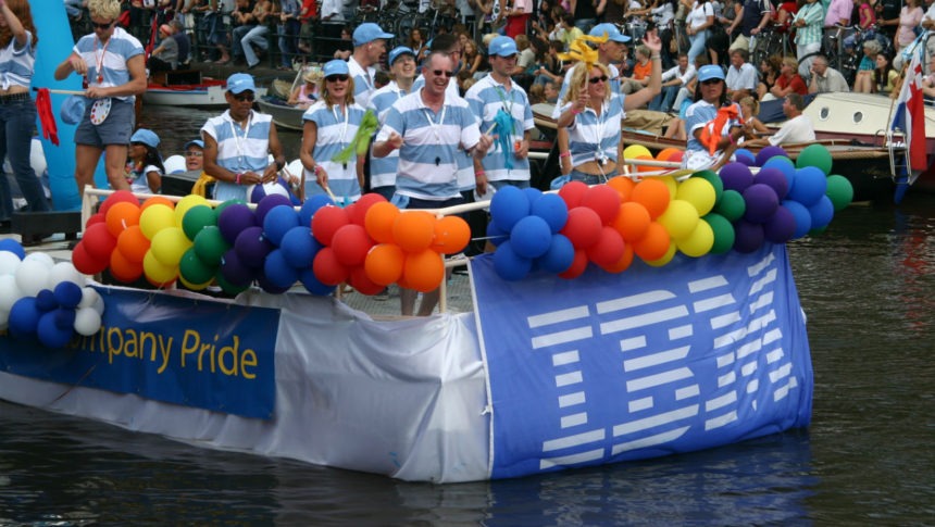 A Amsterdam, IBM défile en son nom lors de la gay pride. - Geoff Coupe Commenter 0