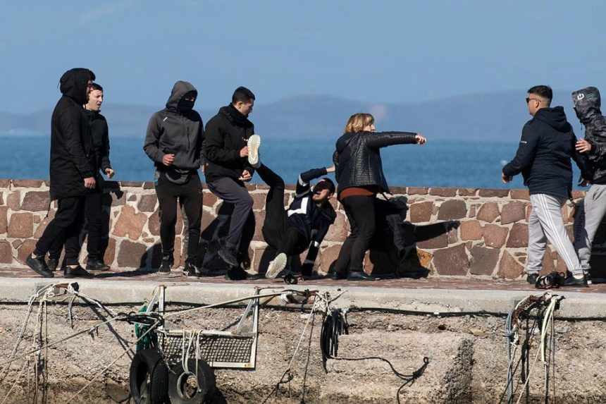 réfugiés repoussés sur île de Lesbos