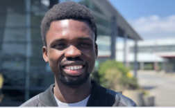 Jonathan Kikanga, jeune migrant congolais admis dans une école d'ingénieur