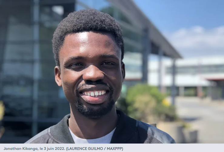 Jonathan Kikanga, jeune migrant congolais admis dans une école d'ingénieur