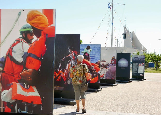 SOS Méditerranée affiche des photos de sauvetage en mer à Port Camargue